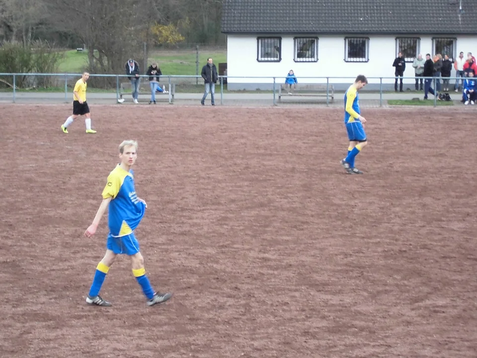 Benjamin Gries folgt den Anweisungen der Trainer Benjamin Gries folgt den Anweisungen der Trainer