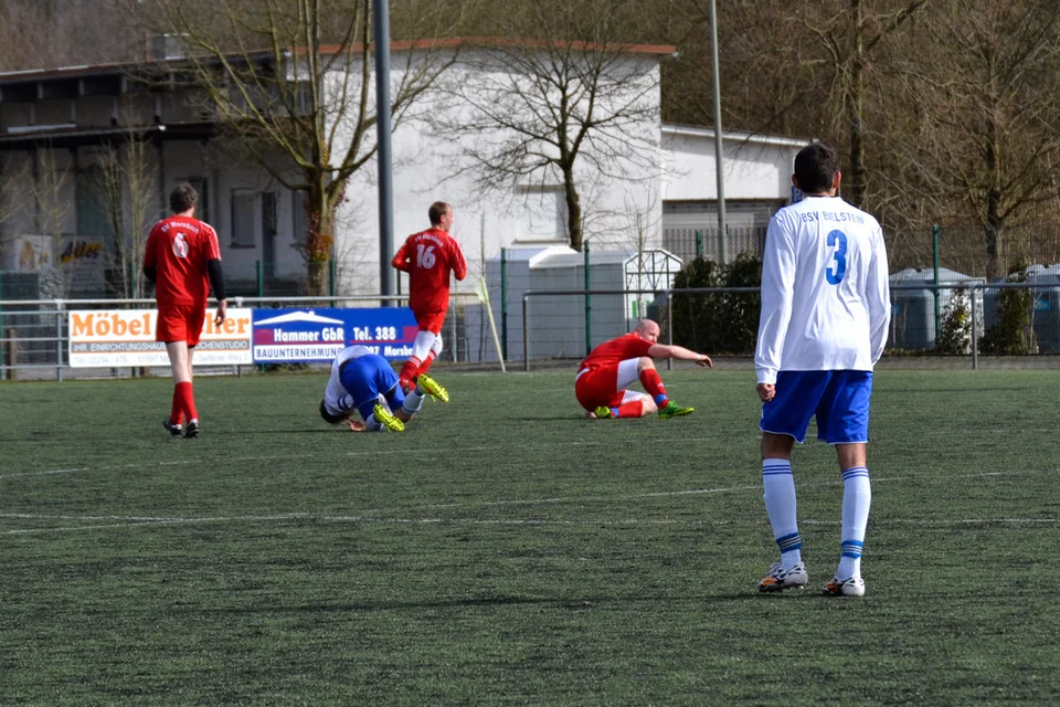 ... und krümmt sich vor Schmerzen ... und krümmt sich vor Schmerzen