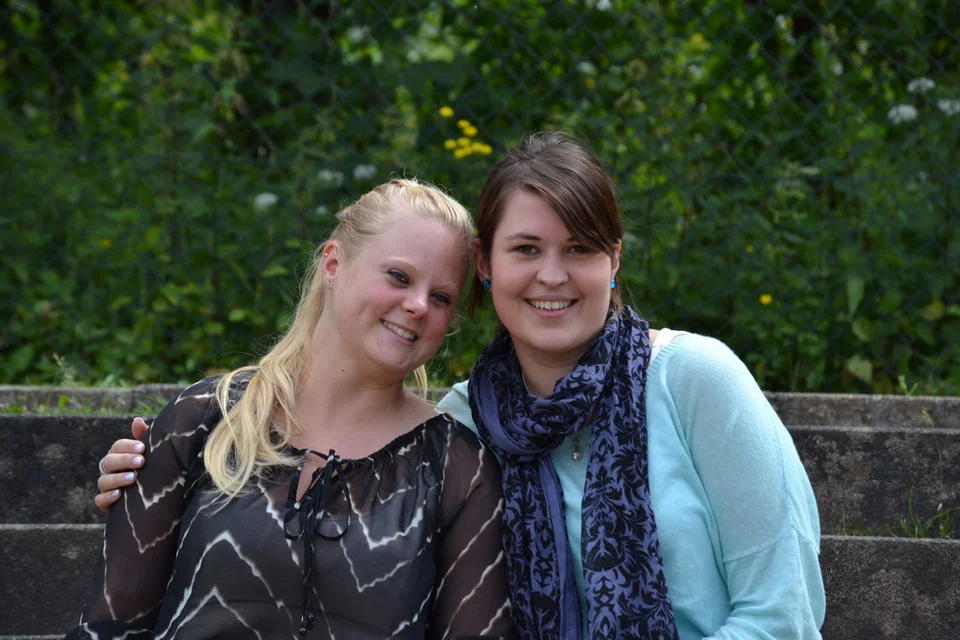 Lena Naeschen und Conny Pothmann lächeln in die Kamera Lena Naeschen und Conny Pothmann lächeln in die Kamera