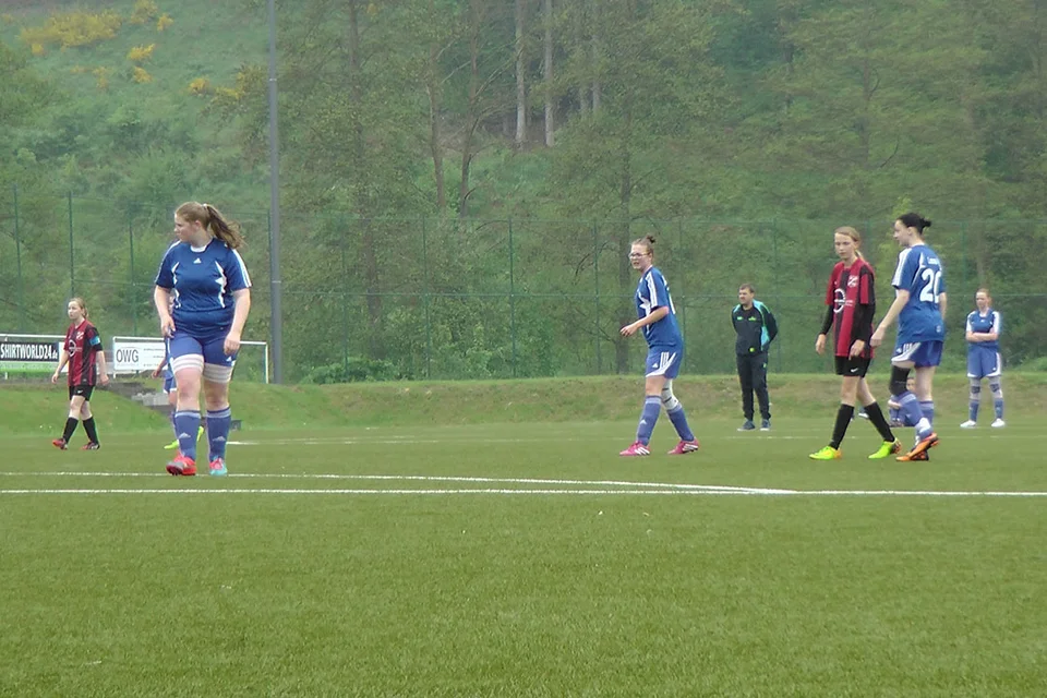 In Halbzeit 2 deutlich stabiler: Vanessa Heinrich, Linda Nickel und Lena Heikaus