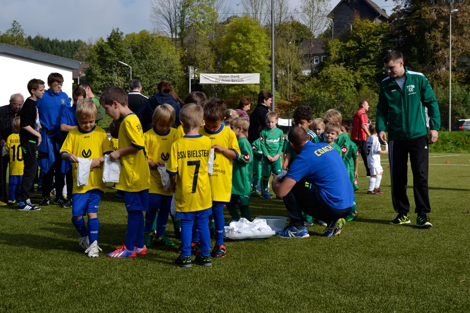... und tauschten die Süßigkeiten untereinander aus ... und tauschten die Süßigkeiten untereinander aus