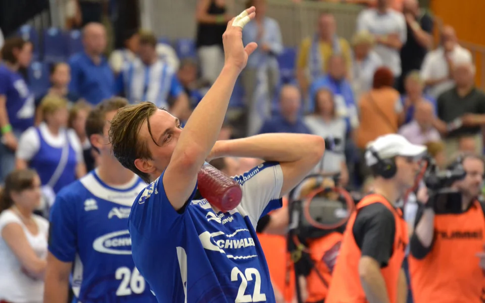 Kentin Mahe verabschiedete sich als Spieler vom VfL genauso wie ... Kentin Mahe verabschiedete sich als Spieler vom VfL genauso wie ...