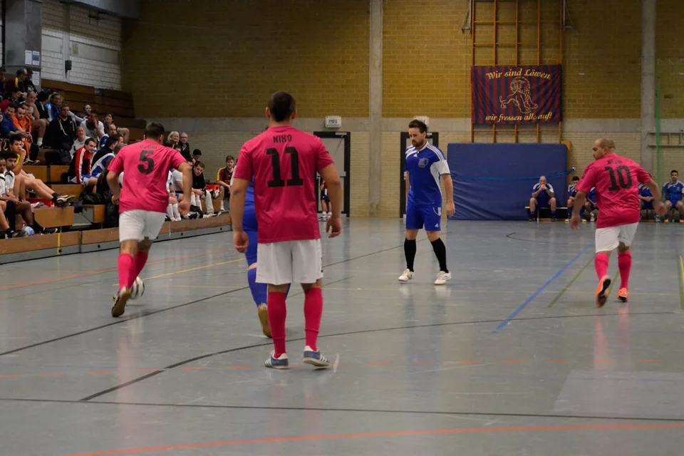 Ein relatives einseitiges Spiel kämpften die Jungs von Cutwalk by Destan mit den Männern vom FC Hoeneß Landsberg aus Ein relatives einseitiges Spiel kämpften die Jungs von Cutwalk by Destan mit den Männern vom FC Hoeneß Landsberg aus