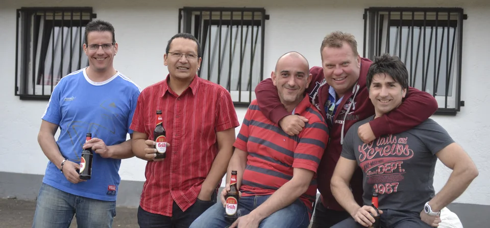 Thomas, Benson, Joschi, Thomas und Guiseppe feierten den Sieg ausgiebig