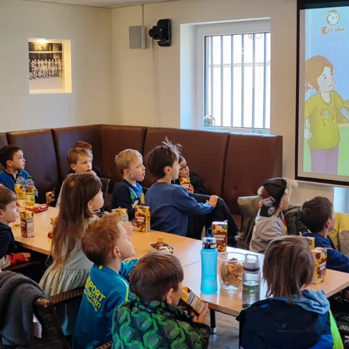 Leuchtende Kinderaugen unserer Bambinis beim Public Viewing von zdf tivi
