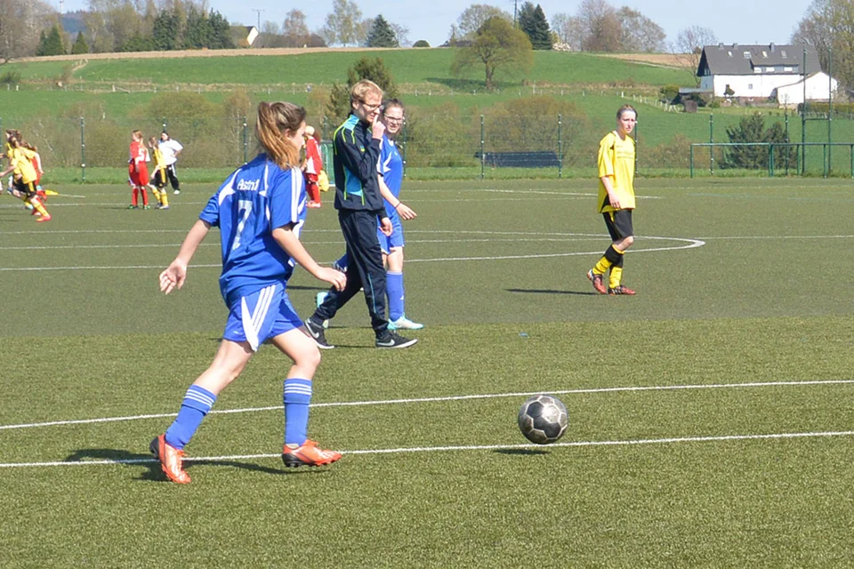 Kann's auch draußen: die etatmäßige Torhüterin Eugenie Sawinkin spielte in Halbzeit 2 im Feld Kann's auch draußen: die etatmäßige Torhüterin Eugenie Sawinkin spielte in Halbzeit 2 im Feld
