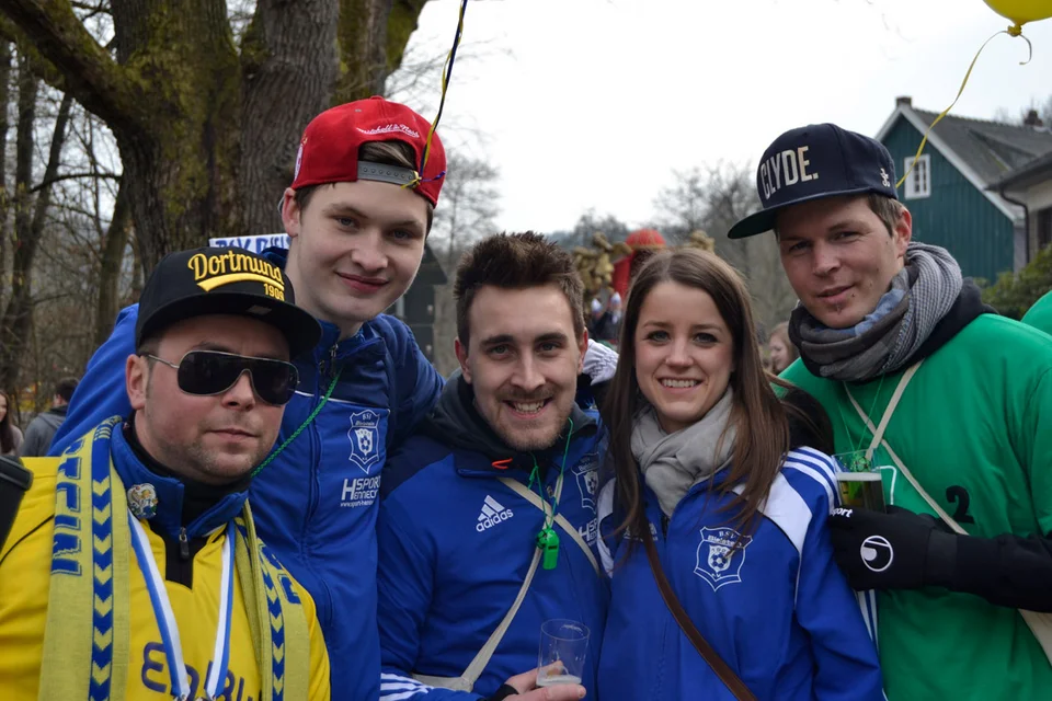 Die fünf Wagenengel des Getränke-Bollerwagens: Ronnie Schmidt, Nico Nördtling, Sören Heinzelmann, Jacqueline Weißenfels und André Eimer Die fünf Wagenengel des Getränke-Bollerwagens: Ronnie Schmidt, Nico Nördtling, Sören Heinzelmann, Jacqueline Weißenfels und André Eimer