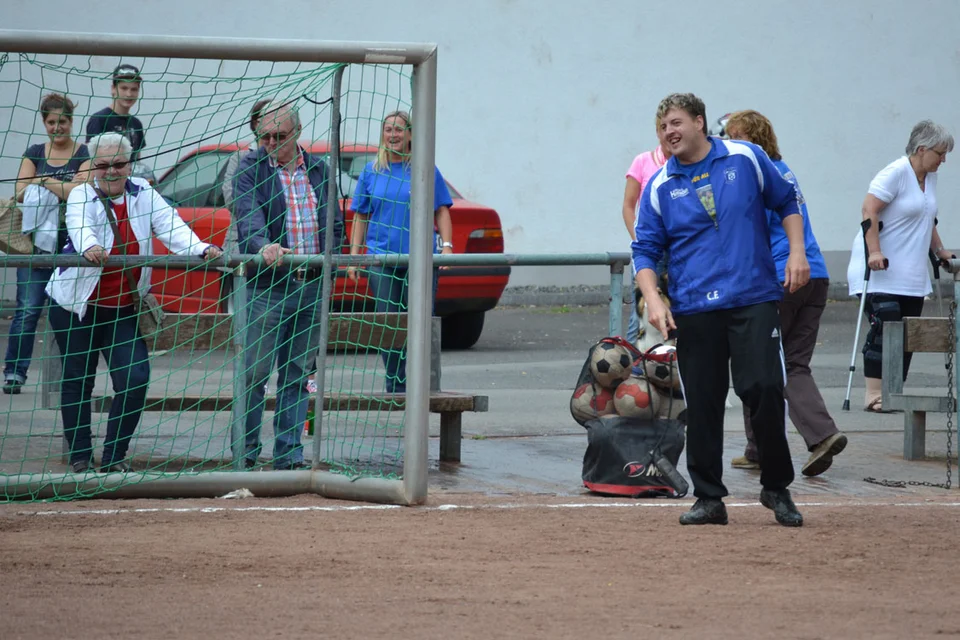 ... Carsten, der bereits sehnsuchtsvoll darauf wartete, nass zu werden ... Carsten, der bereits sehnsuchtsvoll darauf wartete, nass zu werden