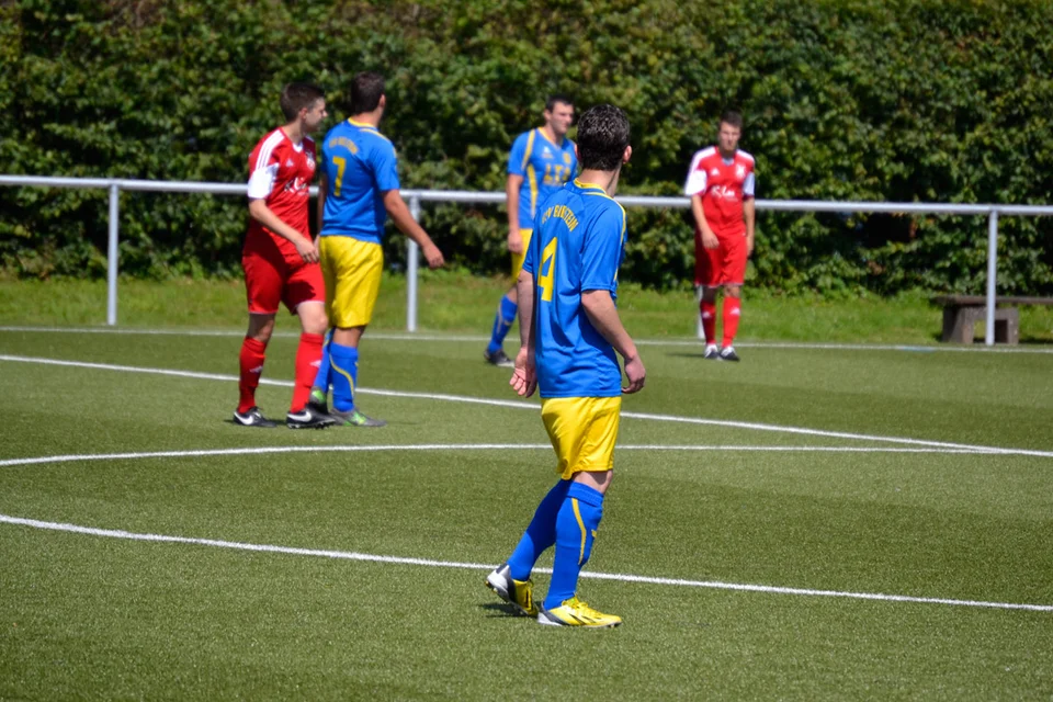 Jascha Bagherzadeh kommuniziert auf dem Platz Jascha Bagherzadeh kommuniziert auf dem Platz