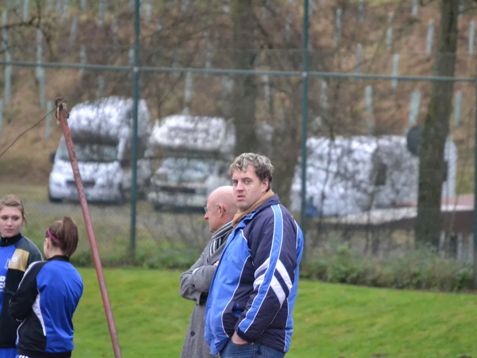 Carsten knüpft freundschaftliche Kontakte zum Wiehler Trainerteam Carsten knüpft freundschaftliche Kontakte zum Wiehler Trainerteam