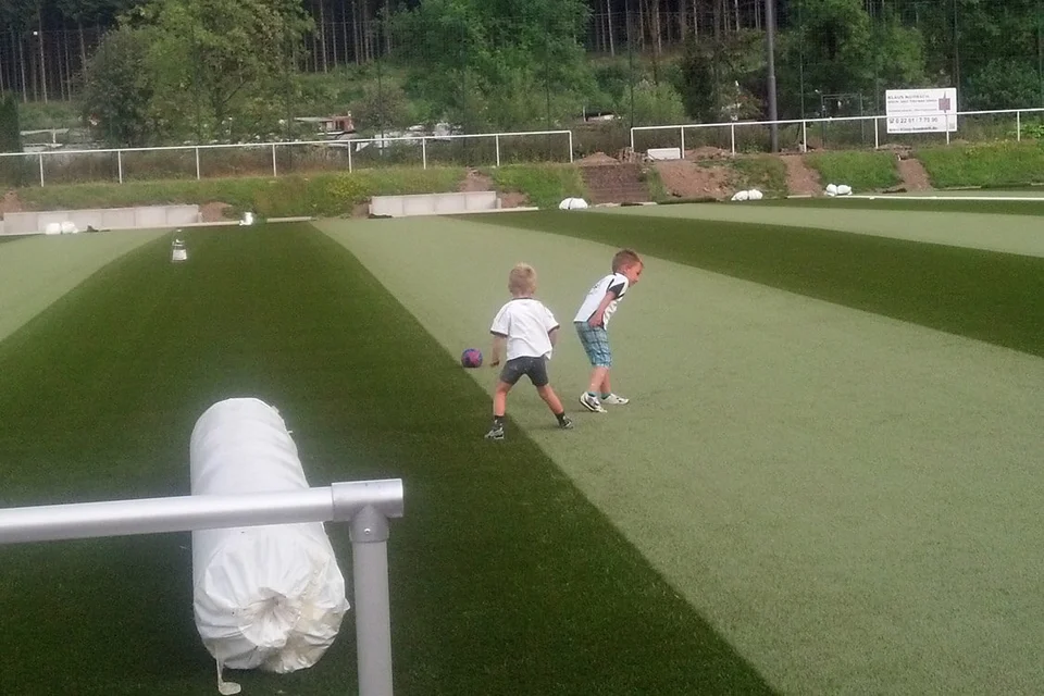 Arthur und Tom überprüften den Platz schon mal auf die Haltbarkeit