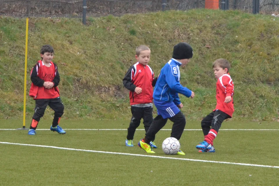 Alleine gegen drei: ein Elsenrother nimmt es mit gleich drei Gegenspielern auf - und setzt sich am Ende gekonnt durch Alleine gegen drei: ein Elsenrother nimmt es mit gleich drei Gegenspielern auf - und setzt sich am Ende gekonnt durch