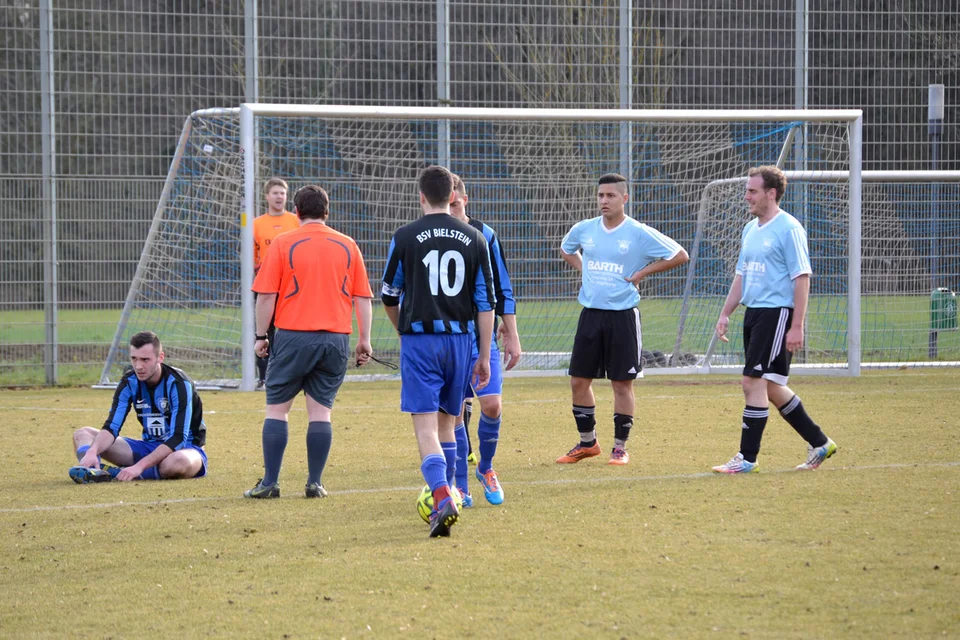 Elfmeter oder nicht? Wenn es nach Martin Hense gegangen wäre ... Elfmeter oder nicht? Wenn es nach Martin Hense gegangen wäre ...