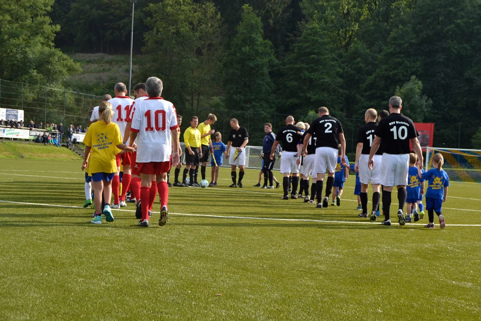 ... die Anfangsformation beider Teams