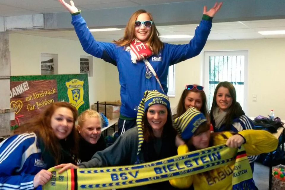 So schön kann Karneval sein: die Damenmannschaft des BSV Bielstein So schön kann Karneval sein: die Damenmannschaft des BSV Bielstein