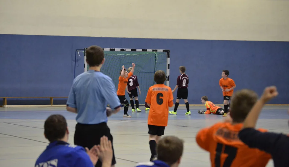 ... der ein leeres Tor vor sich hat und die Chance nutzen kann ... der ein leeres Tor vor sich hat und die Chance nutzen kann