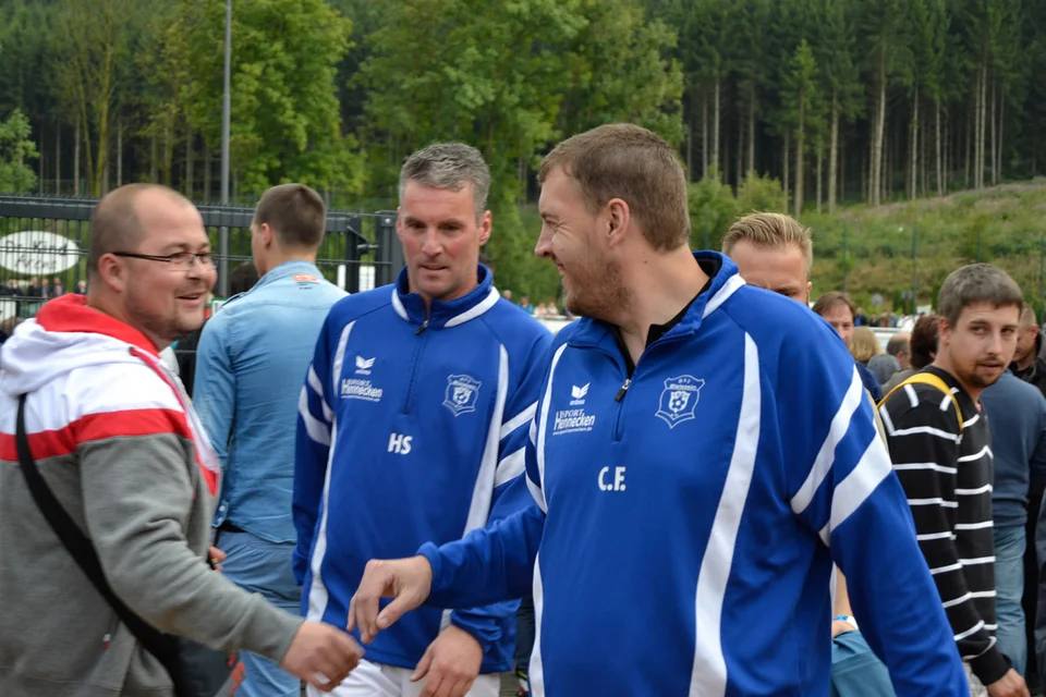 Bevor es los geht, schnell noch ein Witz: Alexander Pethe und Carsten Fricke haben vor dem Spiel noch viel zu lachen