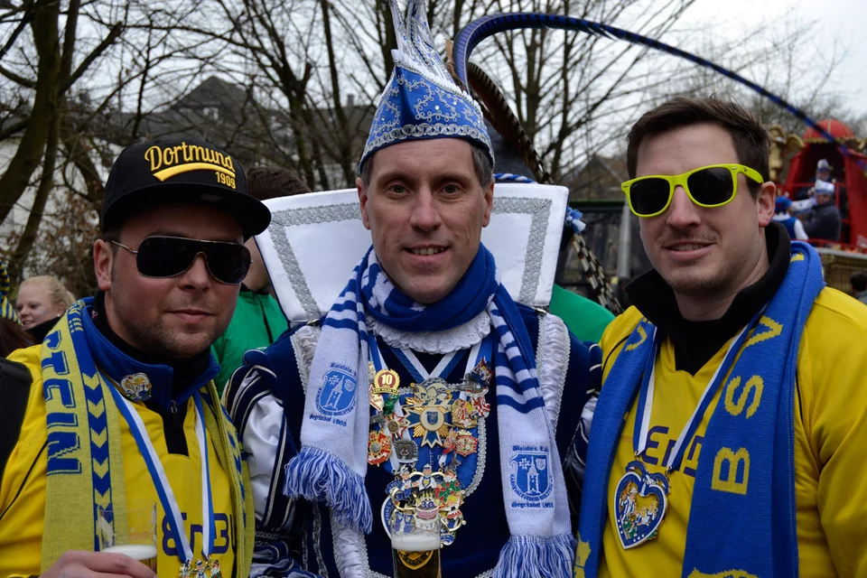 Jährliches Ritual: Ronnie Schmidt und Florian Last posieren mit Prinz Mille Jährliches Ritual: Ronnie Schmidt und Florian Last posieren mit Prinz Mille