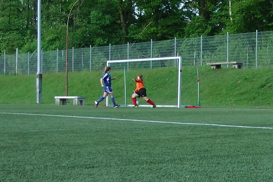 Tor für Bielstein: Christin Siegmund trifft zum zwischenzeitlichen 6:1 Tor für Bielstein: Christin Siegmund trifft zum zwischenzeitlichen 6:1