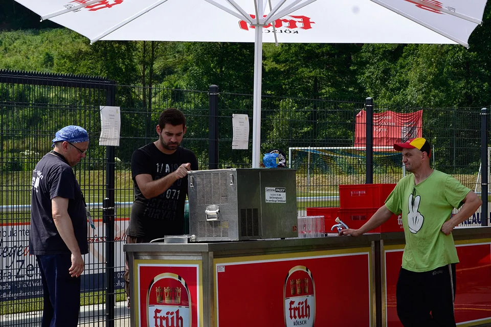 O'Zapft is: Patrick Weßel zapft das erste Kölsch O'Zapft is: Patrick Weßel zapft das erste Kölsch