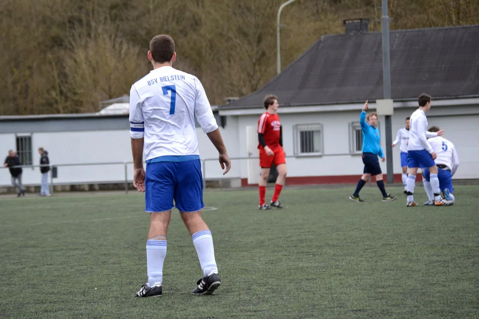 Beobachtet das Treiben aus der Ferne: Patrick Weßel Beobachtet das Treiben aus der Ferne: Patrick Weßel