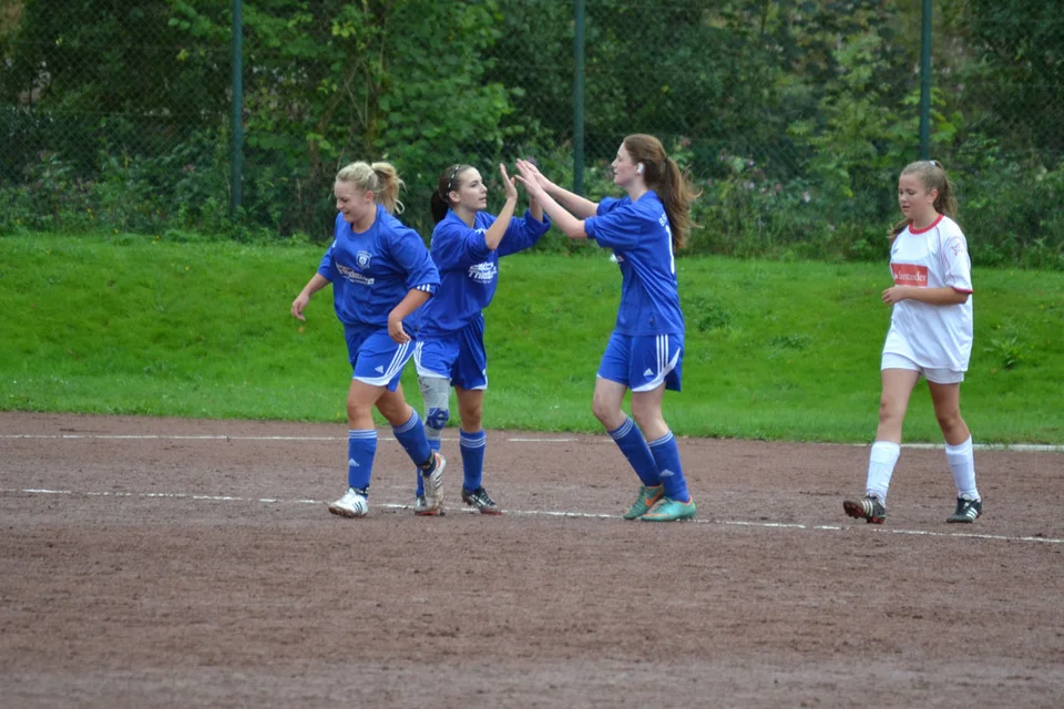 ... in Person von Sarah, Jenny und Vivian den Ausgleich ... in Person von Sarah, Jenny und Vivian den Ausgleich