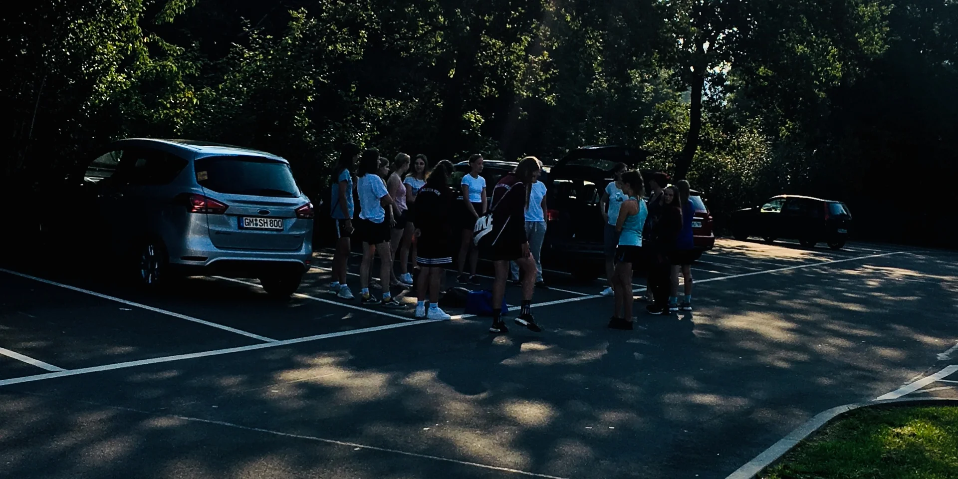 Unsere U17 Juniorinnen trafen sich am letzten Ferientag, um gemeinsam ins Jump House nach Köln zu fahren