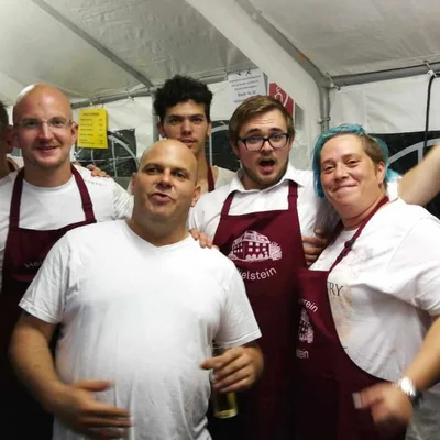 Fürs Weinfest werden wieder sechs bis sieben fleißige Helfer gesucht