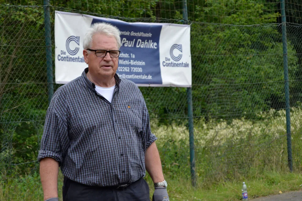 Zufriedener Blick: Lothar Vollmer begutachtet die geleistete Arbeit