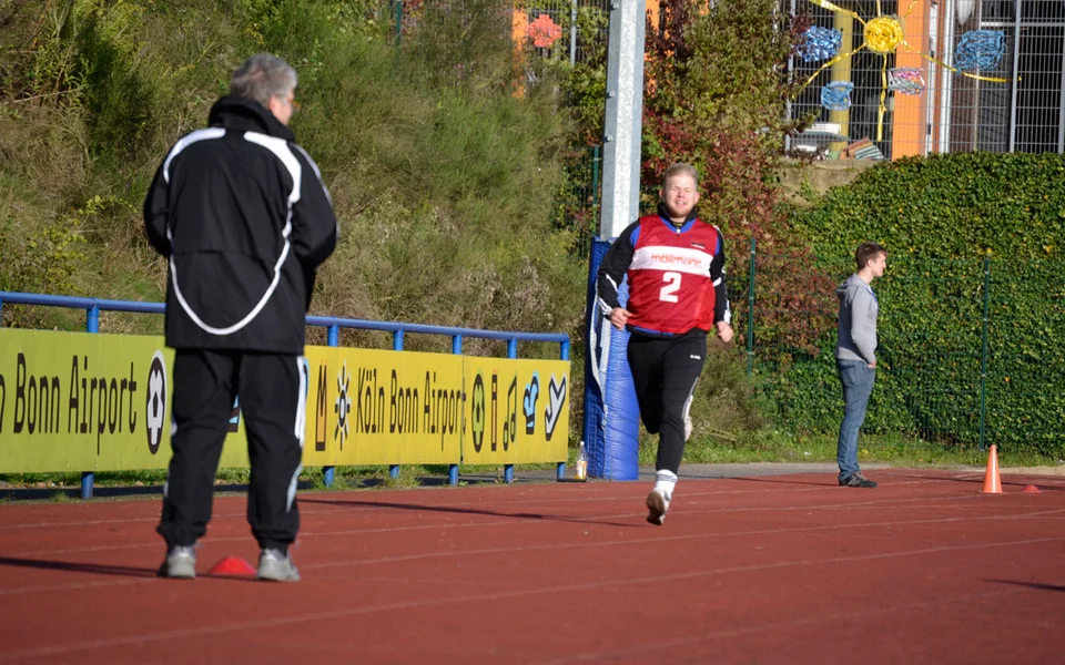 ... und lief die 50 Meter ... ... und lief die 50 Meter ...