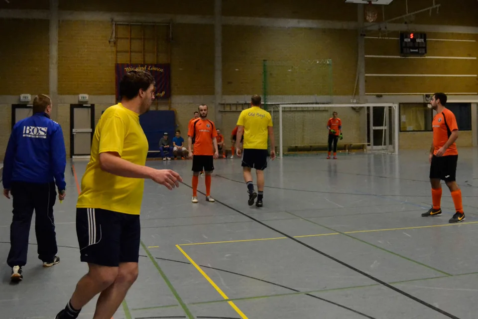 Während der eine (Patrick Weßel) noch diskutierte, hatte der andere (Carsten Fricke) bereits geschaltet und Ausschau nach einem freien Mann gehalten Während der eine (Patrick Weßel) noch diskutierte, hatte der andere (Carsten Fricke) bereits geschaltet und Ausschau nach einem freien Mann gehalten