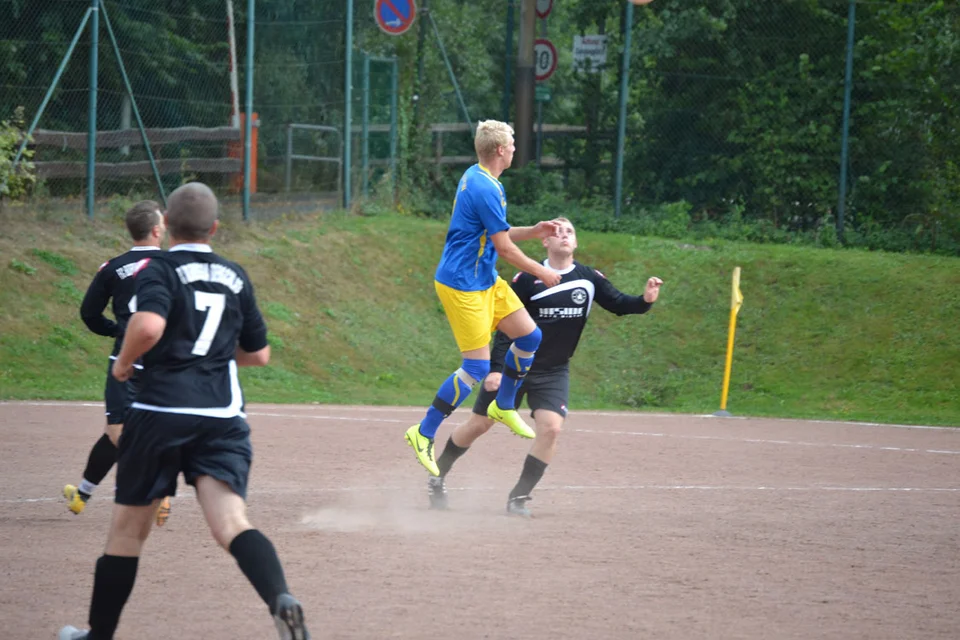 Pascal überspringt seinen Gegenspieler Pascal überspringt seinen Gegenspieler