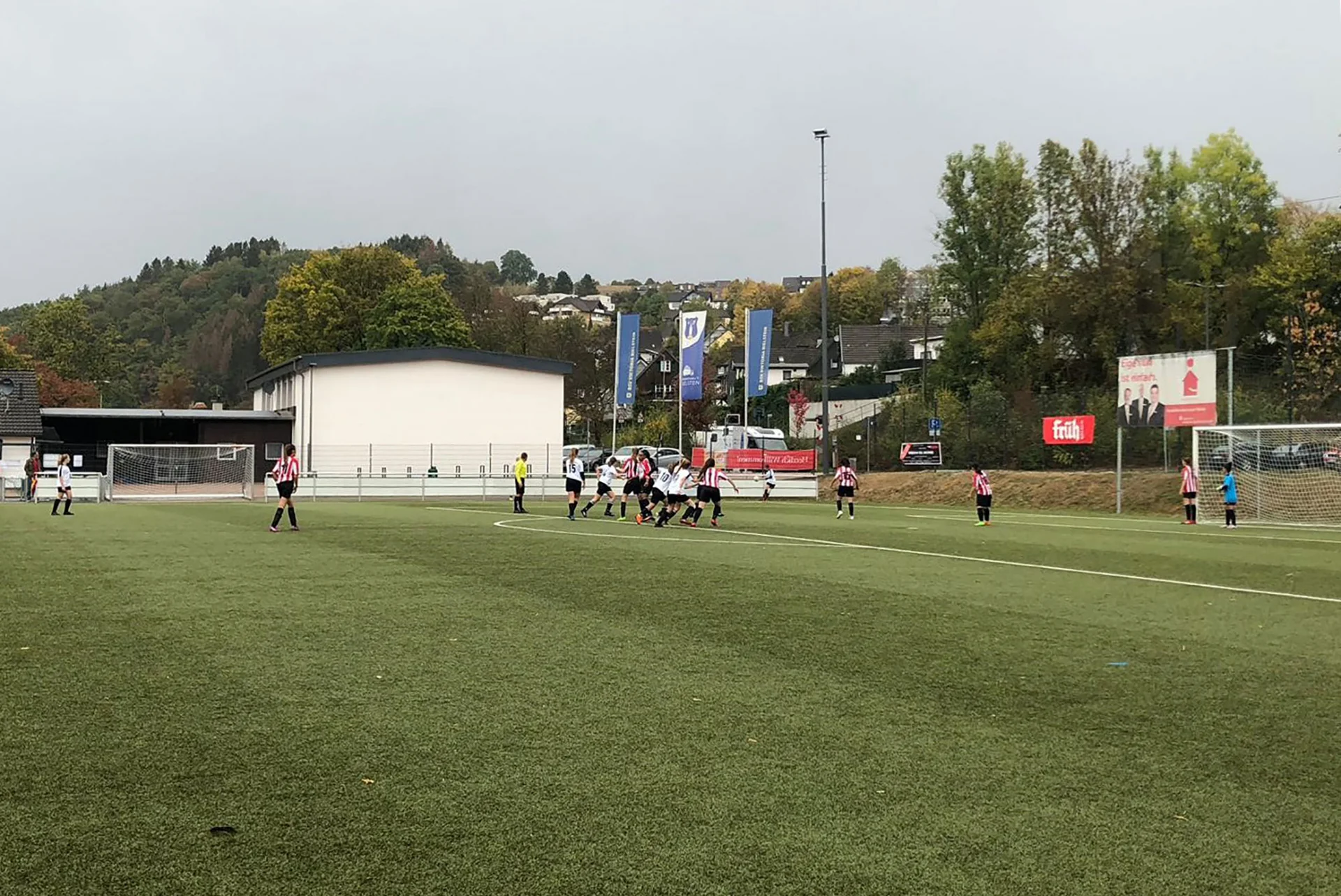 Unsere U17 Juniorinnen ließen sich von der harten Gangart der Kölnerinnen nicht einschüchtern und fuhren einen hochverdienten Sieg ein