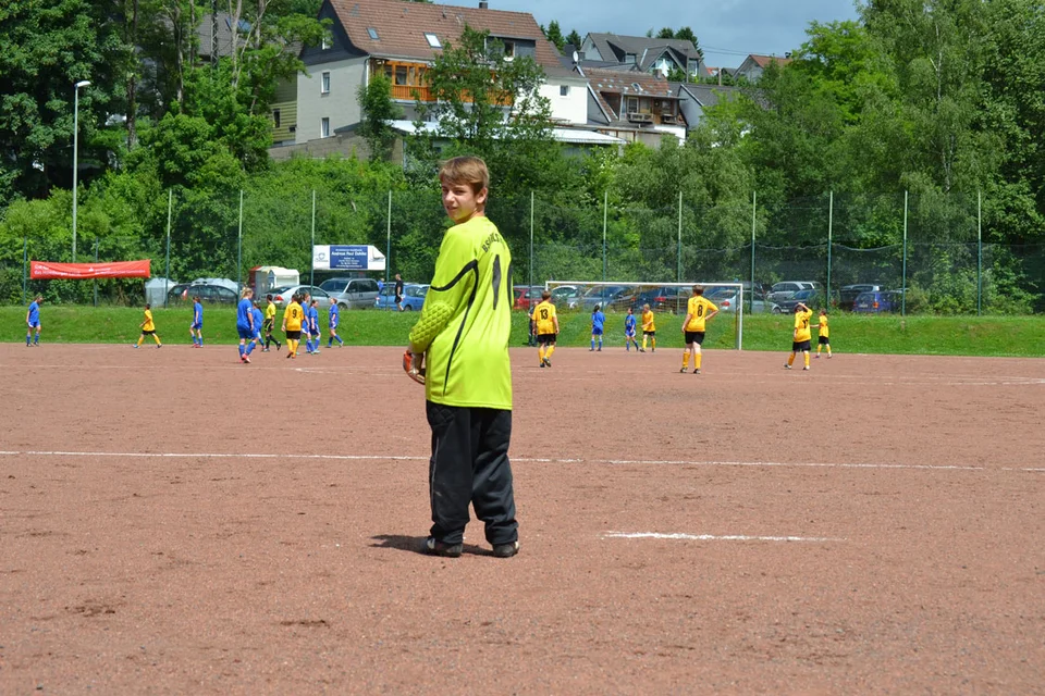 Noch zu klein für die Torwartklamotten: Sven Sadowski Noch zu klein für die Torwartklamotten: Sven Sadowski