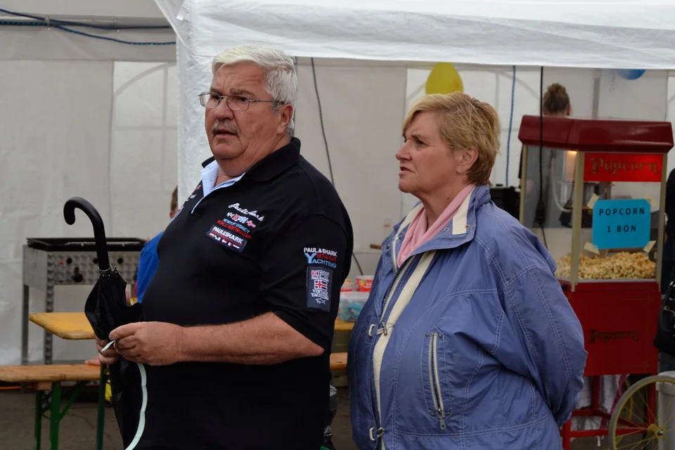 Blickten später wieder deutlich begeisterter drein: ein Paar aus Bielstein