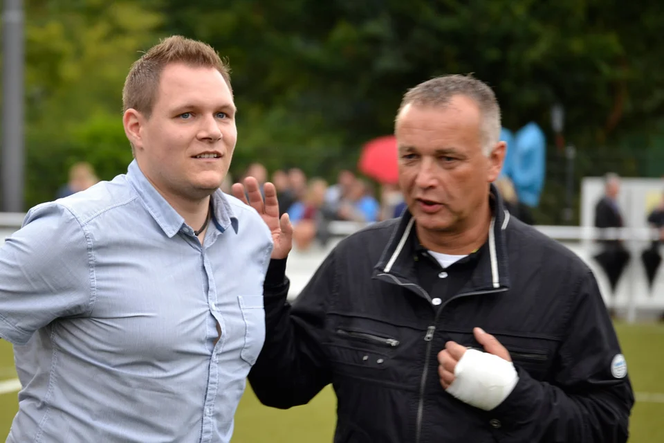 Großartiger Stadionsprecher: Christian Will im Dialog mit Pressewart Thomas Rothe