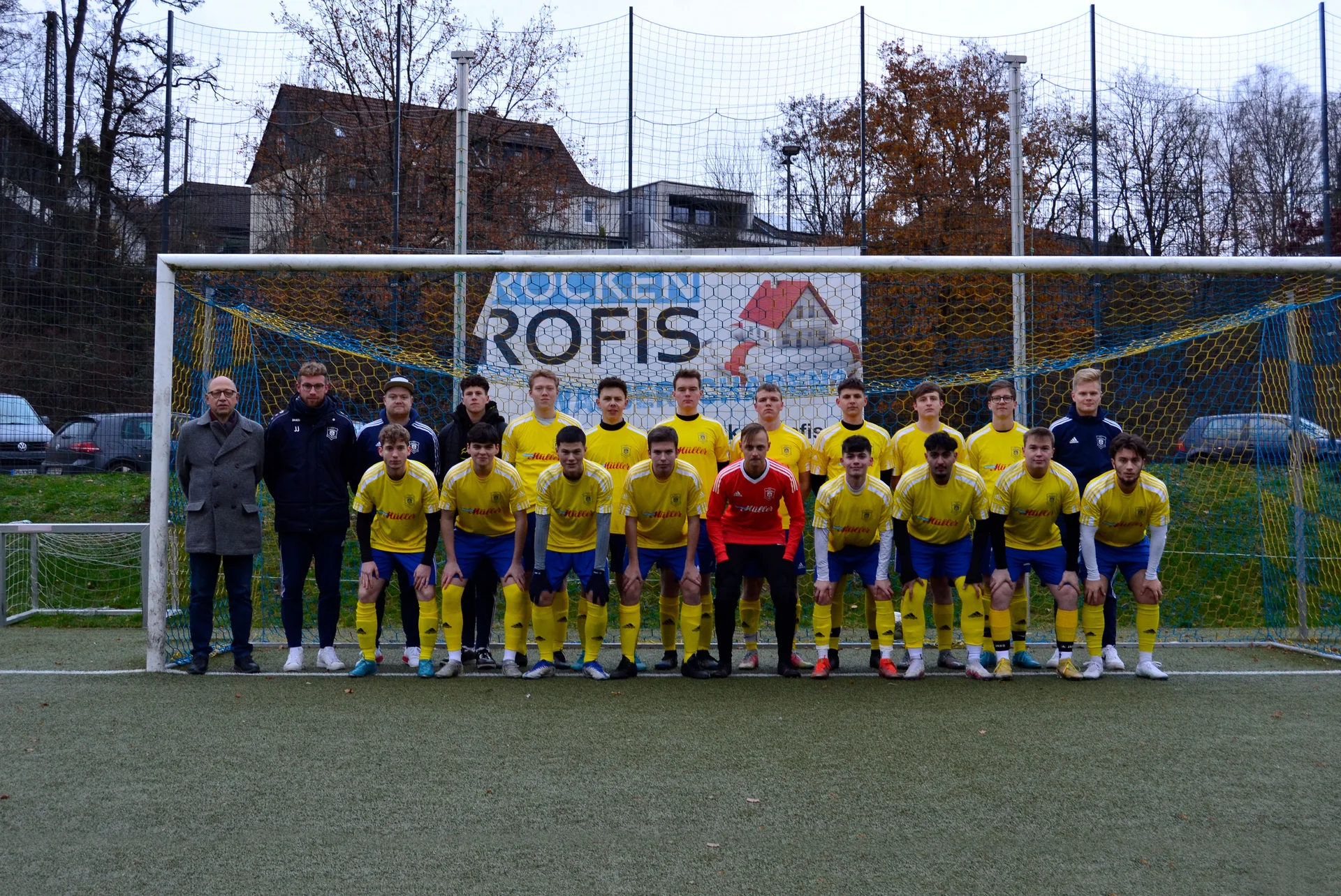 Die U19 Junioren des BSV Bielstein bedankt sich bei der Metzgerei Müller für die Trikotspende