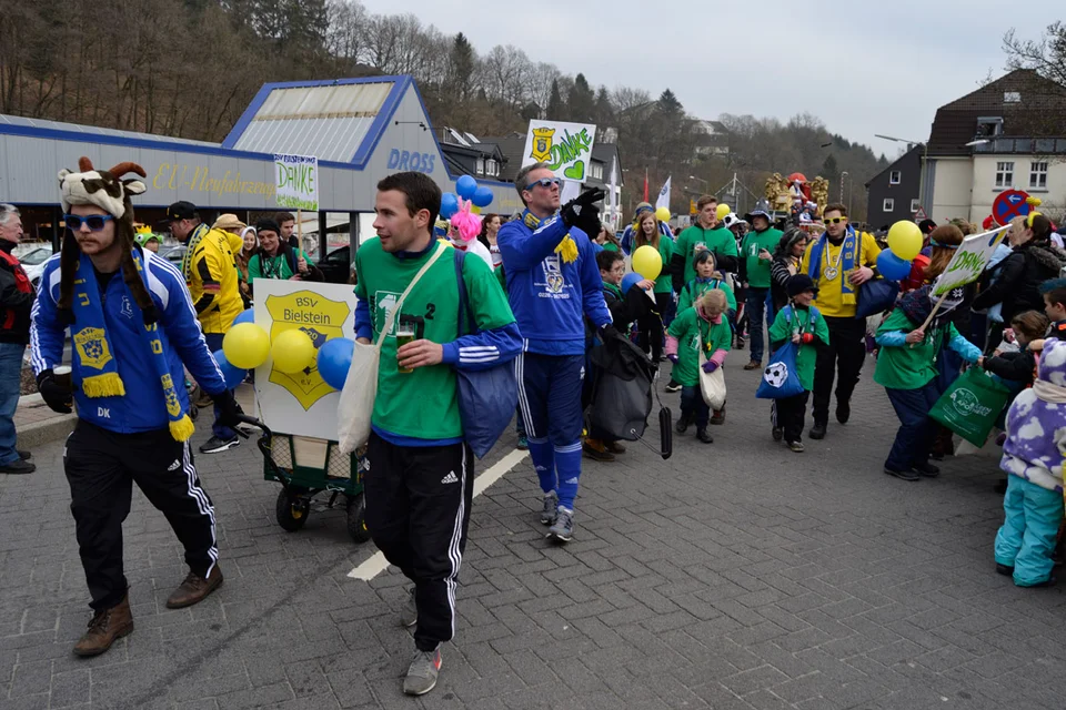 David Kaune und Markus Gehle suchen den Anschluss zu den vorweg sprintenden Jugendspielern David Kaune und Markus Gehle suchen den Anschluss zu den vorweg sprintenden Jugendspielern