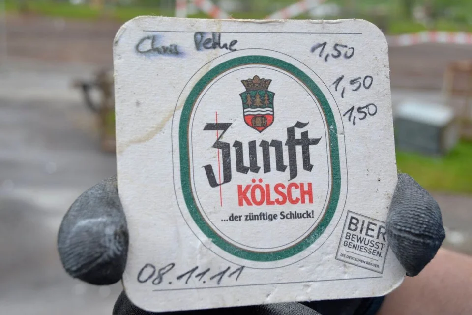 Deckel vom 8. Novemeber 2011: Christopher Pethe schuldet dem Verein noch 4,50 Euro Deckel vom 8. Novemeber 2011: Christopher Pethe schuldet dem Verein noch 4,50 Euro