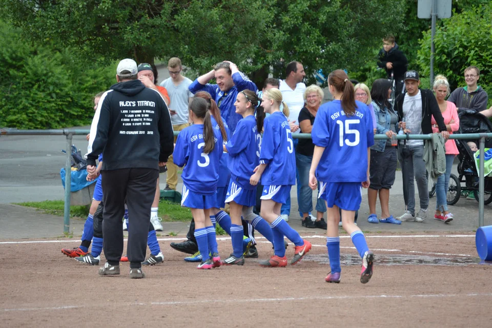 ... des Marienheider Trainers, der sich als fairer Verlierer erwies und artig gratulierte ... des Marienheider Trainers, der sich als fairer Verlierer erwies und artig gratulierte