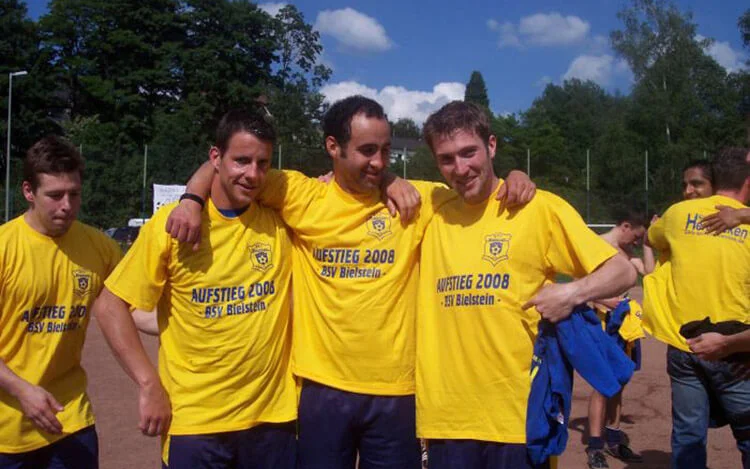 2008 – Thomas Knoblich, Mohamed Imharraf und David Dwertmann feiern den Aufstieg der Ersten im Jahr 2008 2008 – Thomas Knoblich, Mohamed Imharraf und David Dwertmann feiern den Aufstieg der Ersten im Jahr 2008