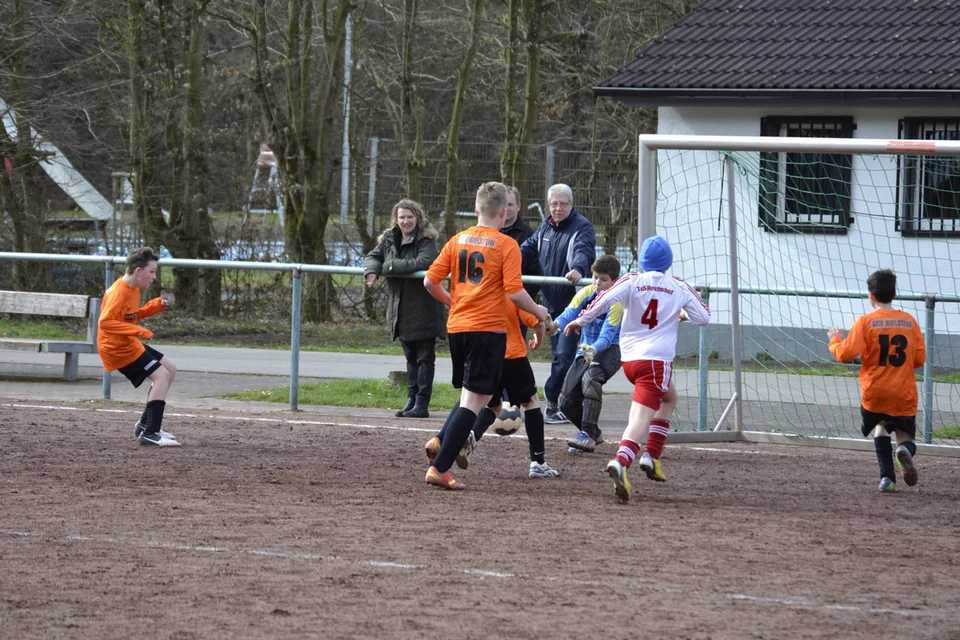 Dennis mit einer guten Möglichkeit, das Ergebnis in die Höhe zu schrauben Dennis mit einer guten Möglichkeit, das Ergebnis in die Höhe zu schrauben