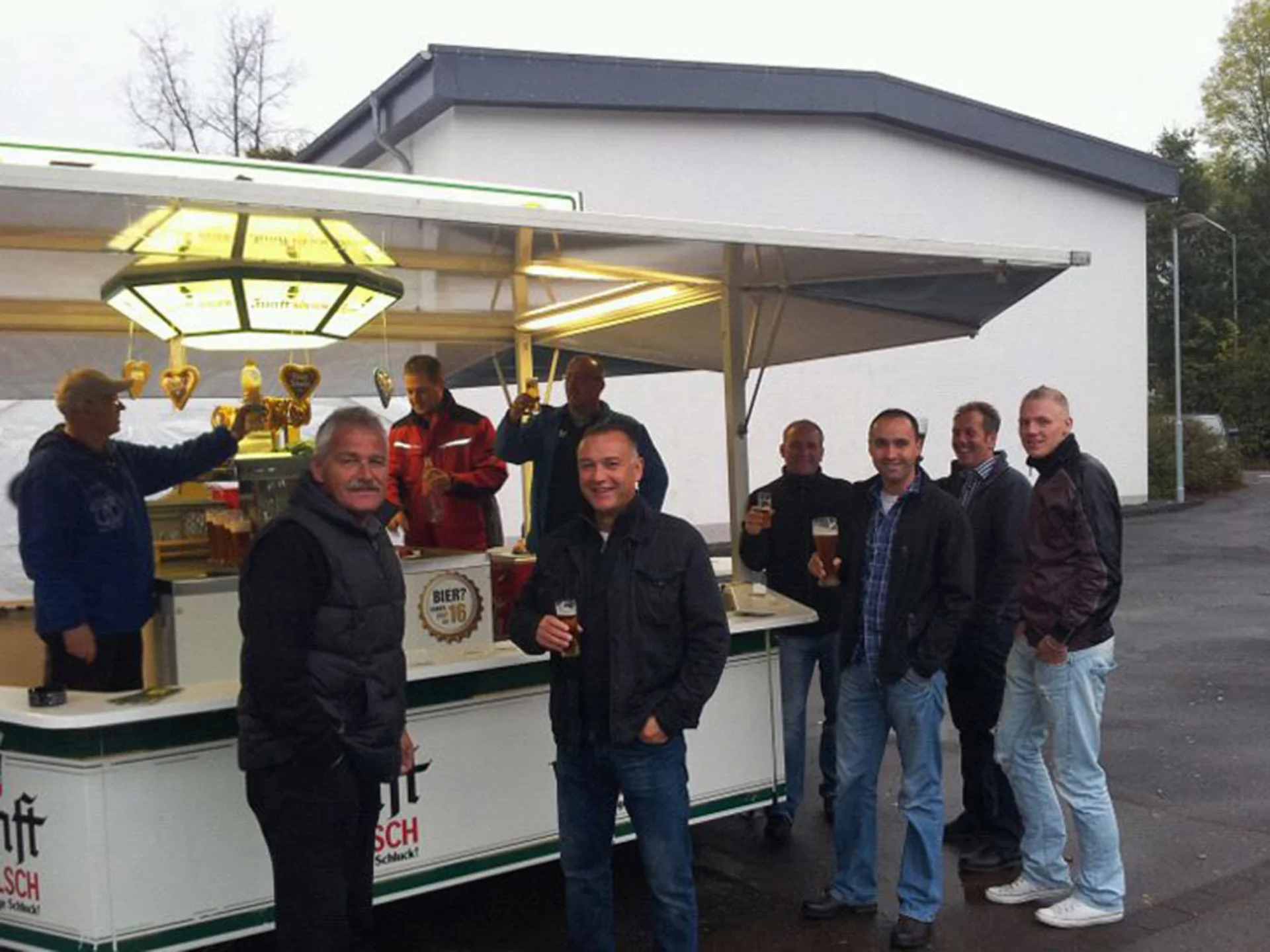 Trotz des schlechten Wetters kamen einige Gäste zum Oktoberfest nach Bielstein