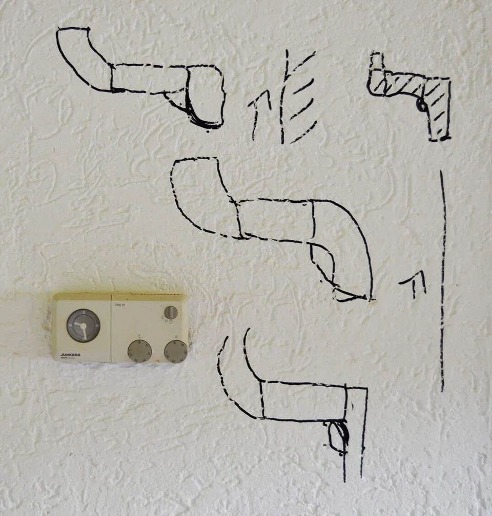 So könnte die Theke stehen: Aufzeichnungen an der Clubheim-Wand So könnte die Theke stehen: Aufzeichnungen an der Clubheim-Wand