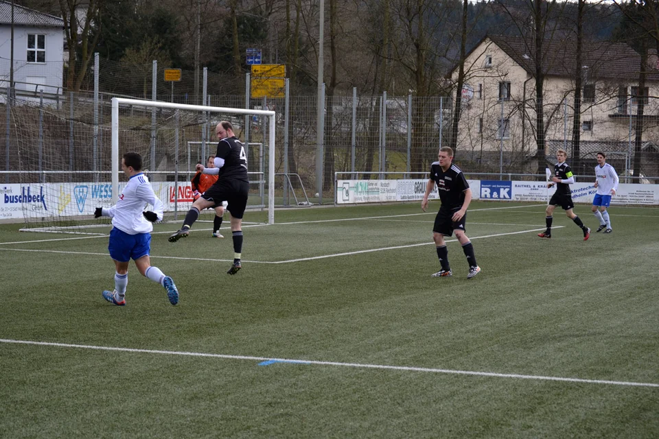 ... bei einem der zahlreichen Bielsteiner Flankenläufe über die Außen ... bei einem der zahlreichen Bielsteiner Flankenläufe über die Außen