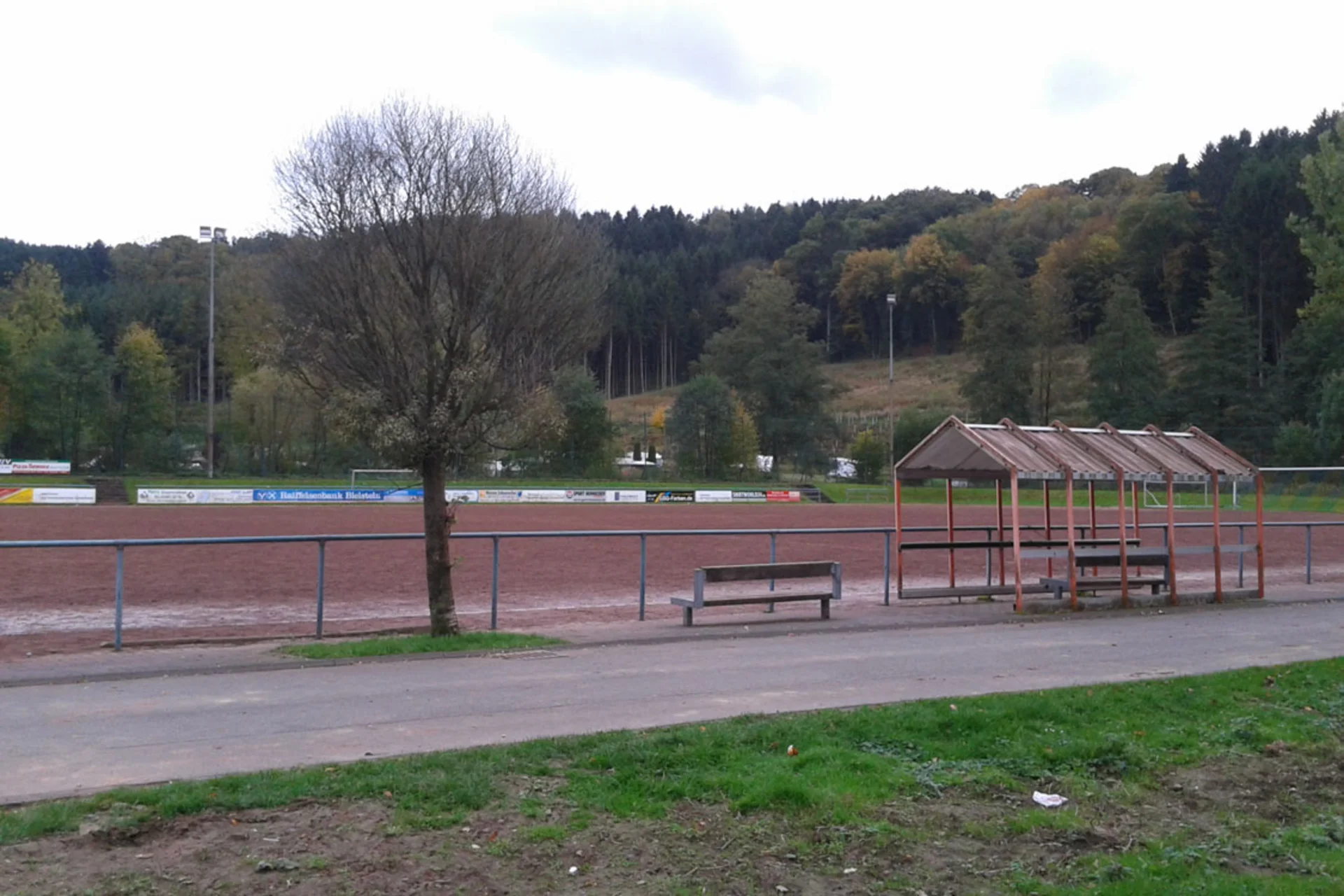 Maues Spiel mit ordentlichem Ergebnis: unsere Erste besiegt den Nachbarn aus Marienhagen