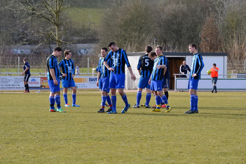 Letzte Besprechungen vor Halbzeit 2: die Zweite im Kreis Letzte Besprechungen vor Halbzeit 2: die Zweite im Kreis