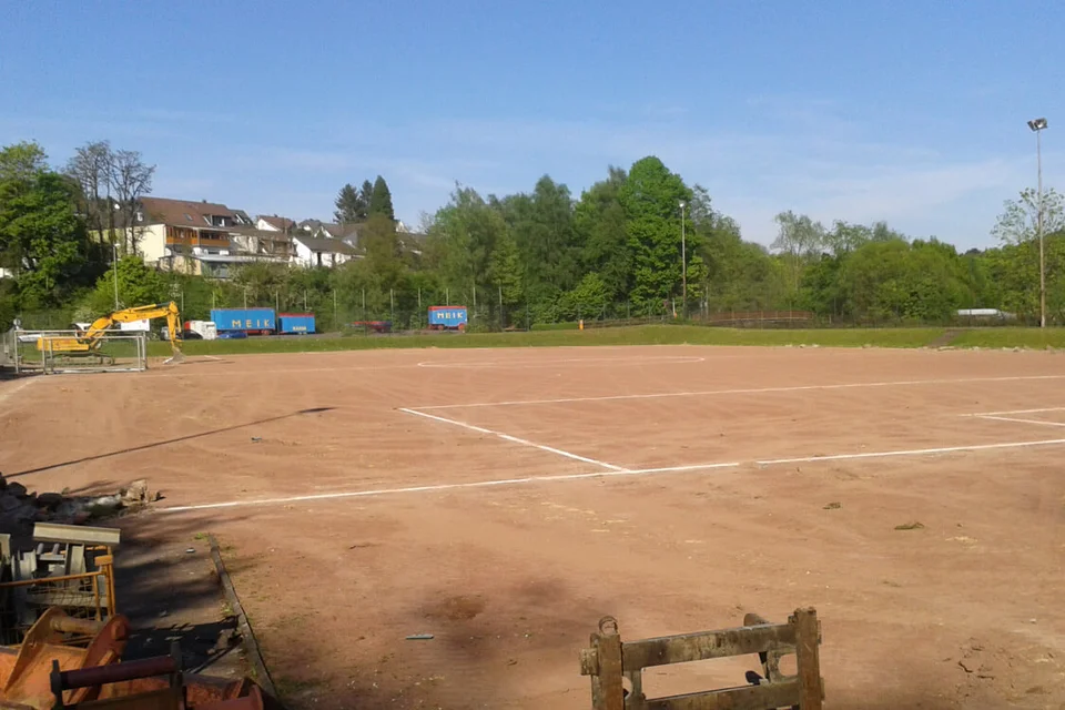 Der Platz blieb am ersten Tag noch weitestgehend unversehrt