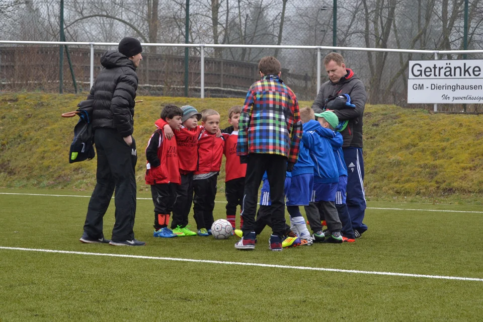 Wilde Kerle: die Mannschaften vom BV Drabenderhöhe und TuS Elsenroth ... Wilde Kerle: die Mannschaften vom BV Drabenderhöhe und TuS Elsenroth ...