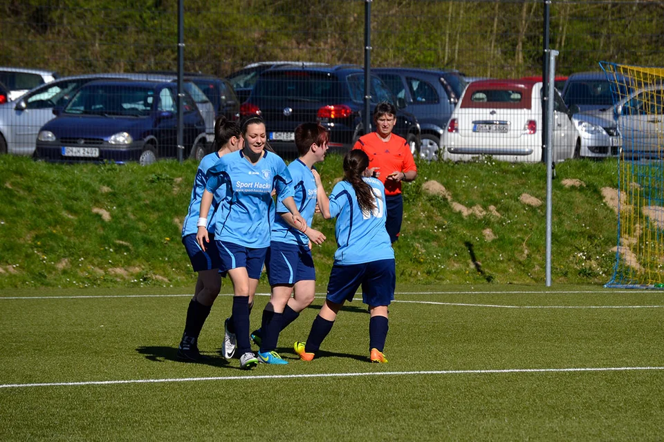 ... und jubeln ausgelassen